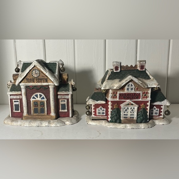 Cast iron Christmas 🎄 village banks - Picture 1 of 13
